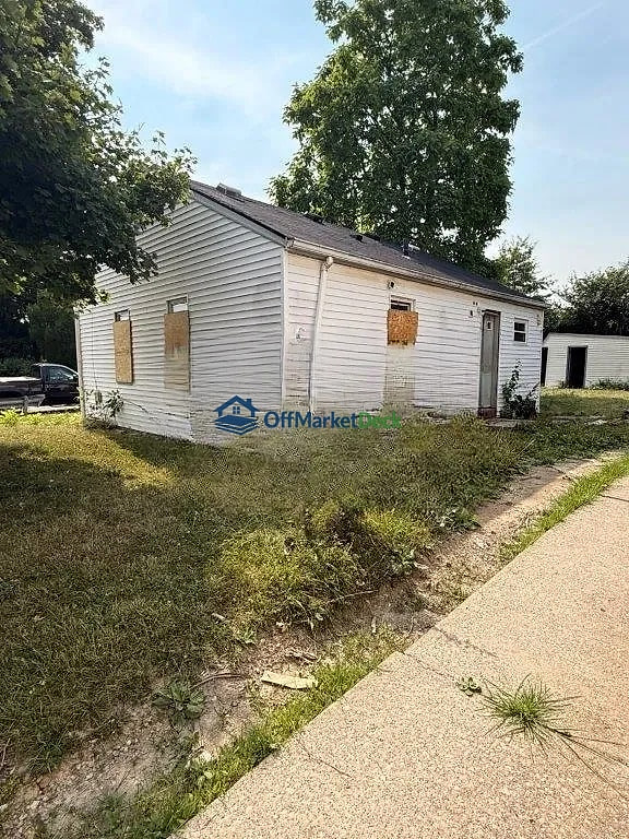 Off-market house in Cleveland, Ohio — 2 beds, 1 bath, $79,000 — photo 3 of 8