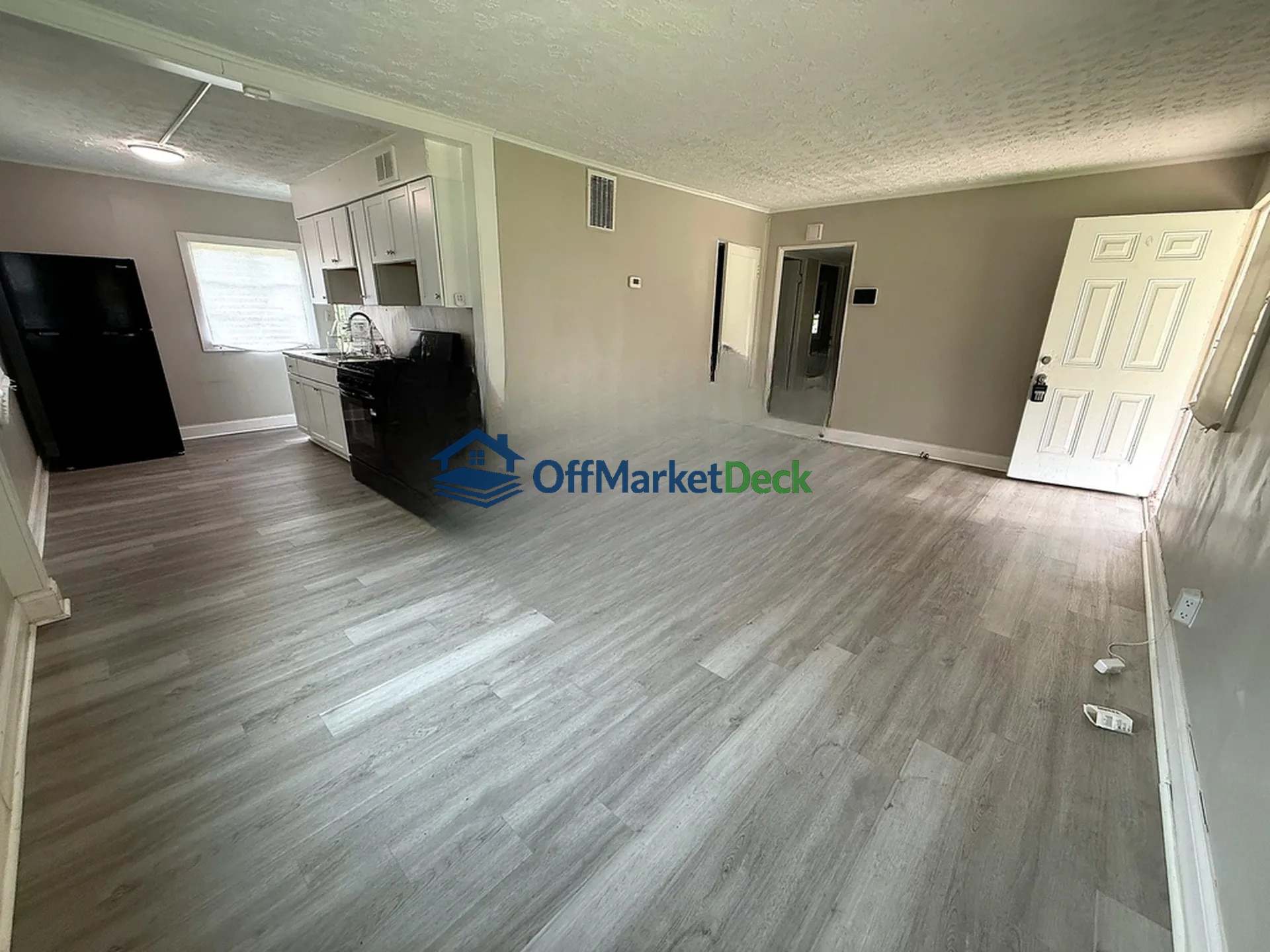 Off-market house in Cleveland, Ohio — 3 beds, 1 bath, $89,000 — photo 2 of 8