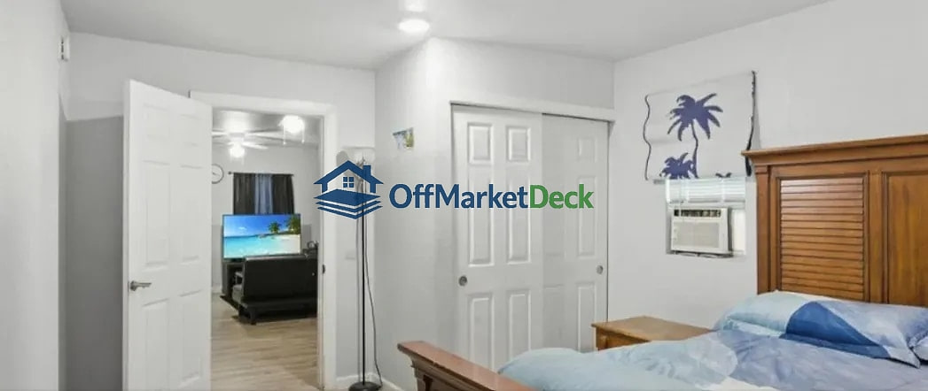 Off-market house in San Antonio, Texas — 1 bed, 1 bath, $25,000 — photo 3 of 3