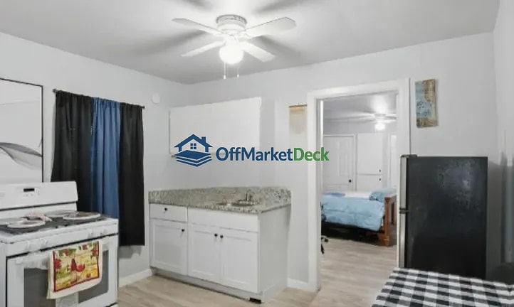 Off-market house in San Antonio, Texas — 1 bed, 1 bath, $25,000 — photo 2 of 3