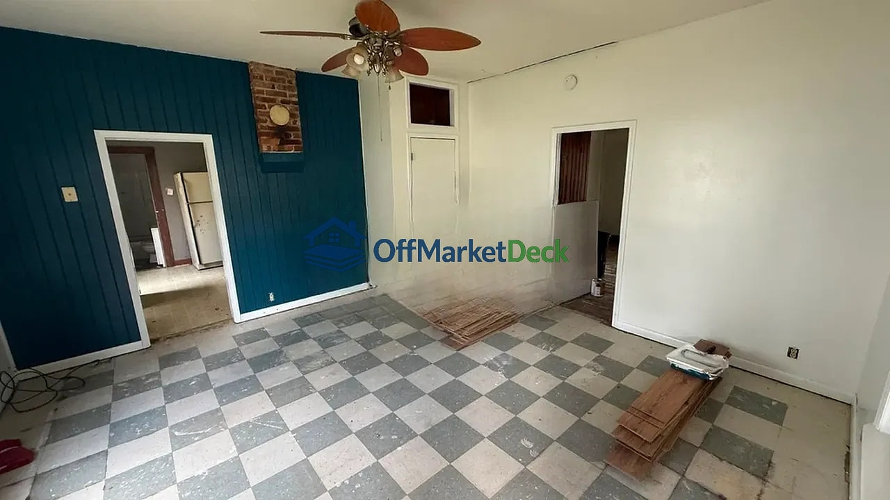 Off-market house in De Soto, Missouri — 2 beds, 1 bath, $59,900 — photo 8 of 8
