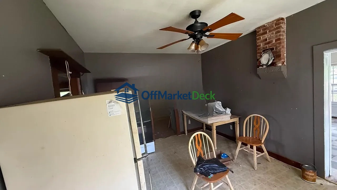 Off-market house in De Soto, Missouri — 2 beds, 1 bath, $59,900 — photo 7 of 8