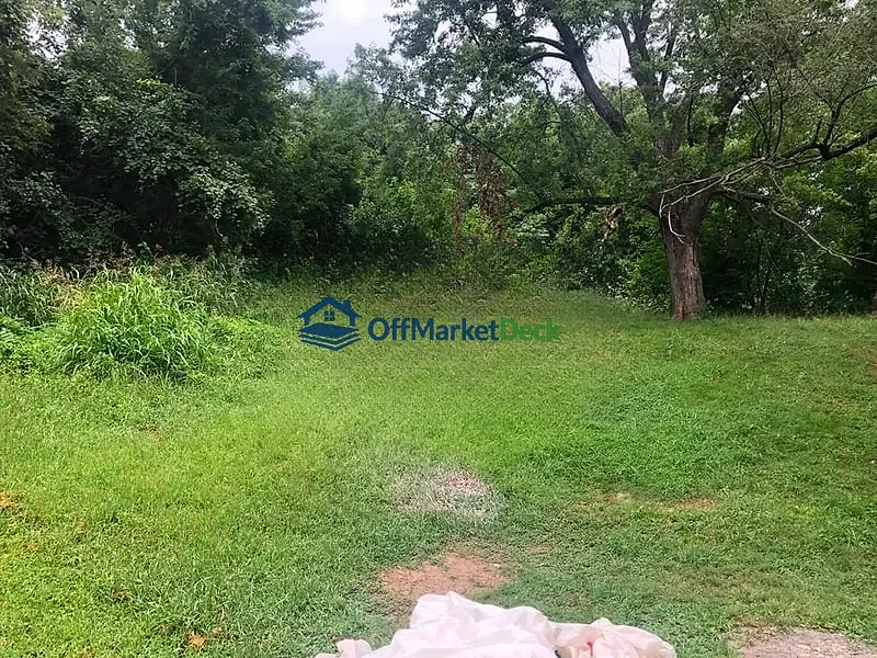 Off-market house in Kansas City, Kansas — 2 beds, 1 bath, $84,900 — photo 7 of 8