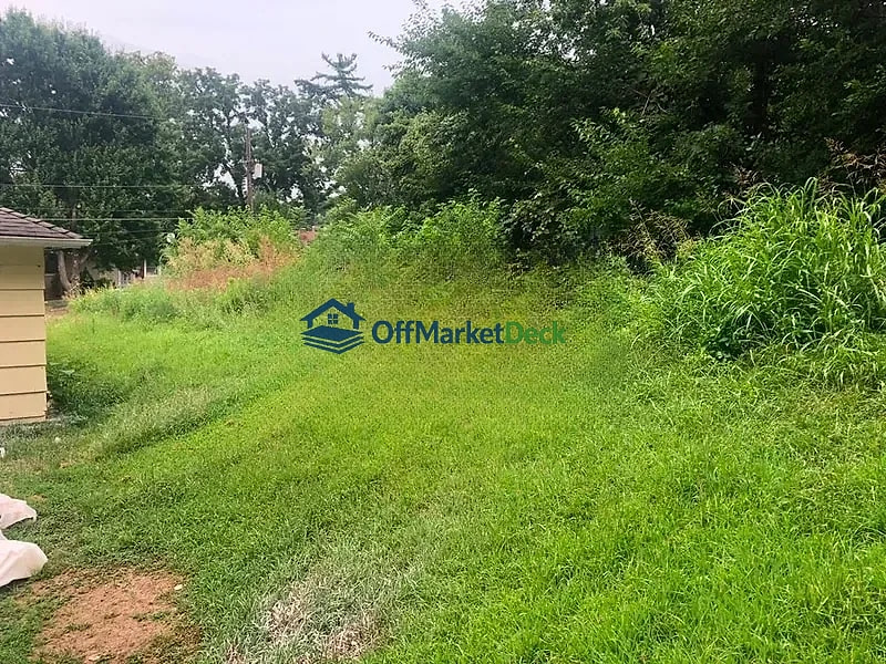 Off-market house in Kansas City, Kansas — 2 beds, 1 bath, $84,900 — photo 6 of 8