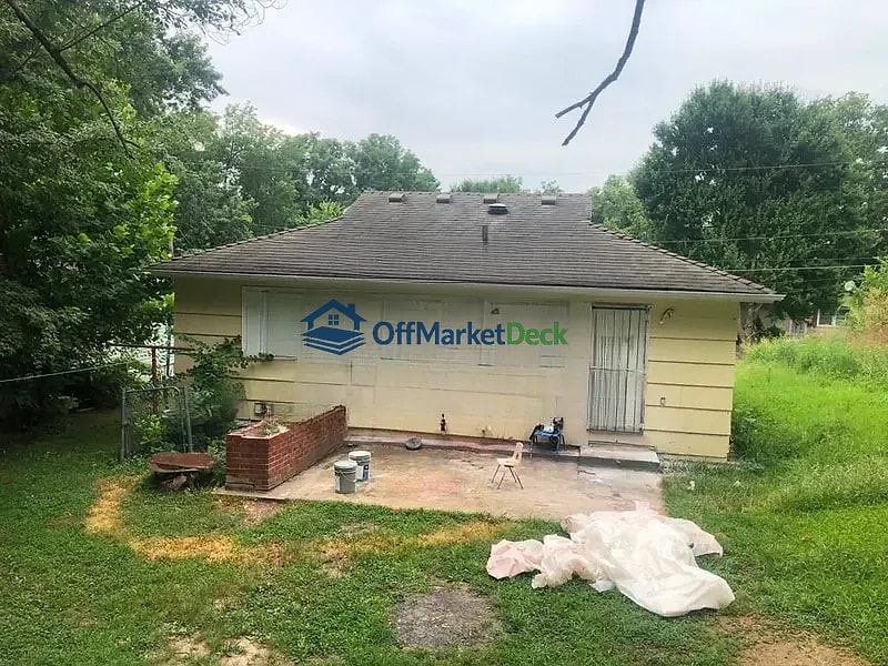 Off-market house in Kansas City, Kansas — 2 beds, 1 bath, $84,900 — photo 4 of 8