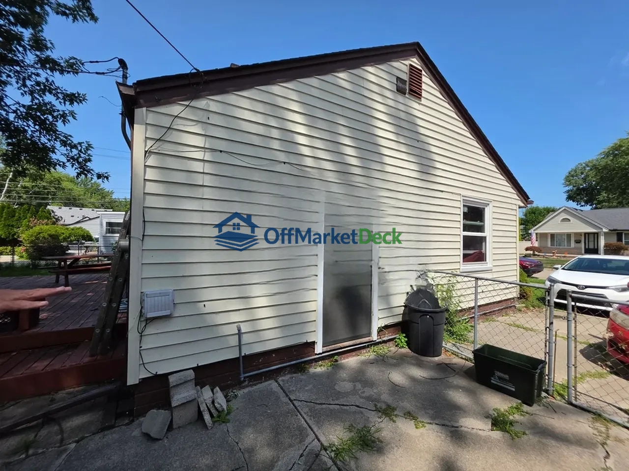 Off-market house in St. Clair Shores, Michigan — 3 beds, 2 baths, $154,900 — photo 5 of 8