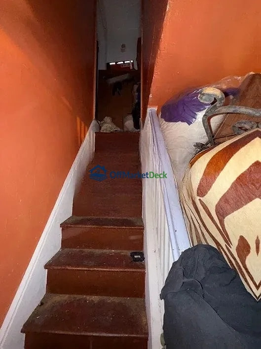Off-market townhome in Wilmington, Delaware — 3 beds, 1 bath, $80,000 — photo 2 of 5