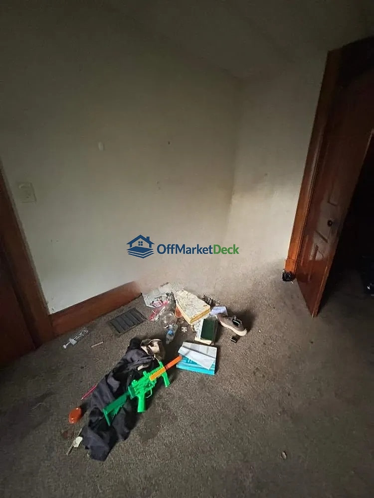 Off-market house in New Concord, Ohio — 4 beds, 1 bath, $155,000 — photo 7 of 8