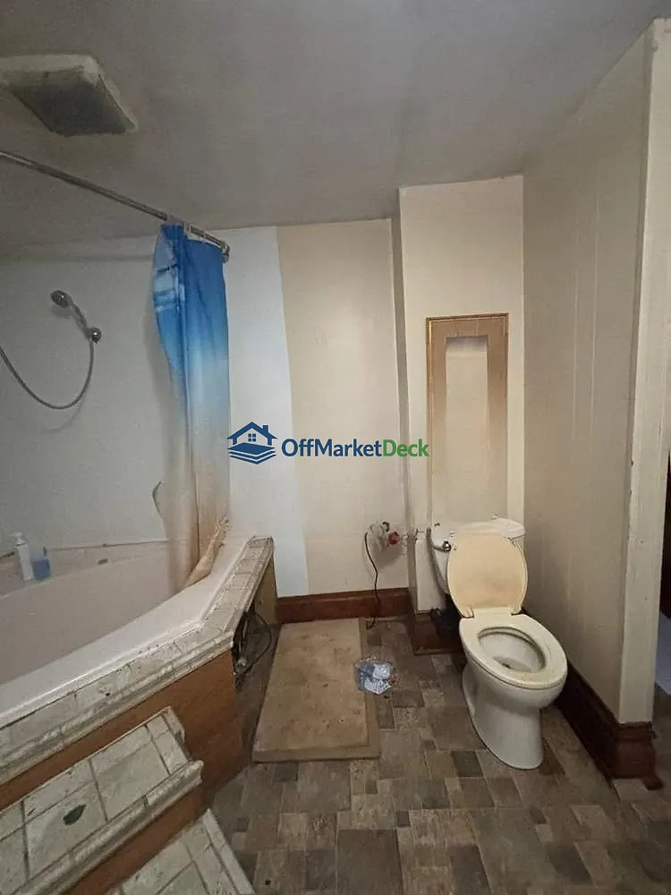 Off-market house in New Concord, Ohio — 4 beds, 1 bath, $155,000 — photo 3 of 8