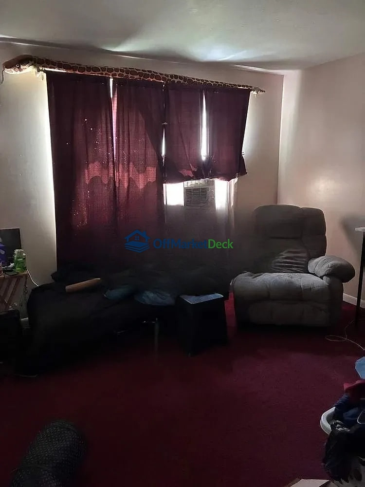 Off-market house in Newton Falls, Ohio — 4 beds, 2 baths, $27,000 — photo 2 of 8