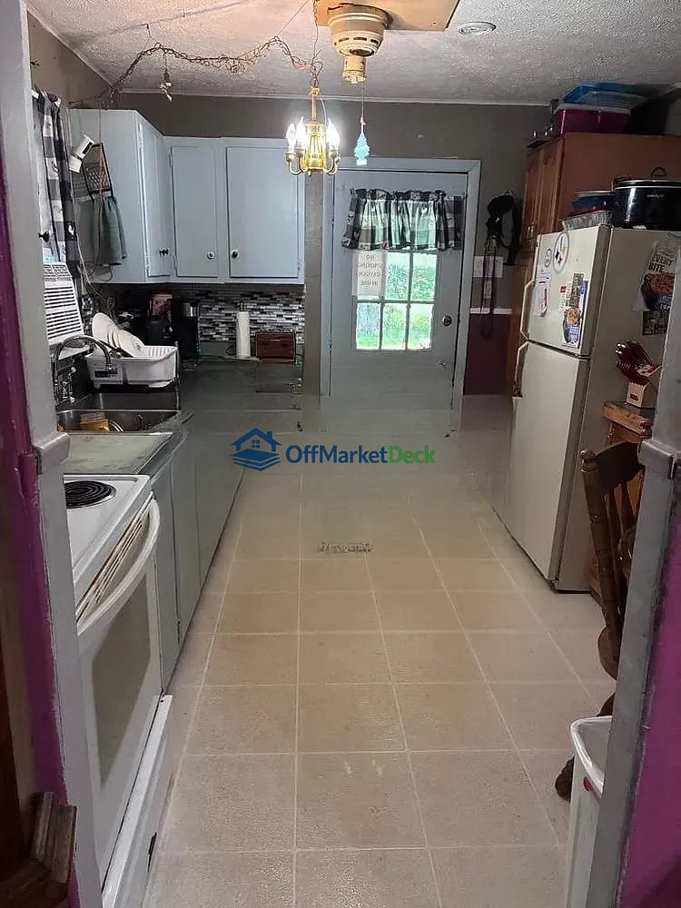 Off-market house in Newton Falls, Ohio — 4 beds, 2 baths, $27,000 — photo 7 of 8