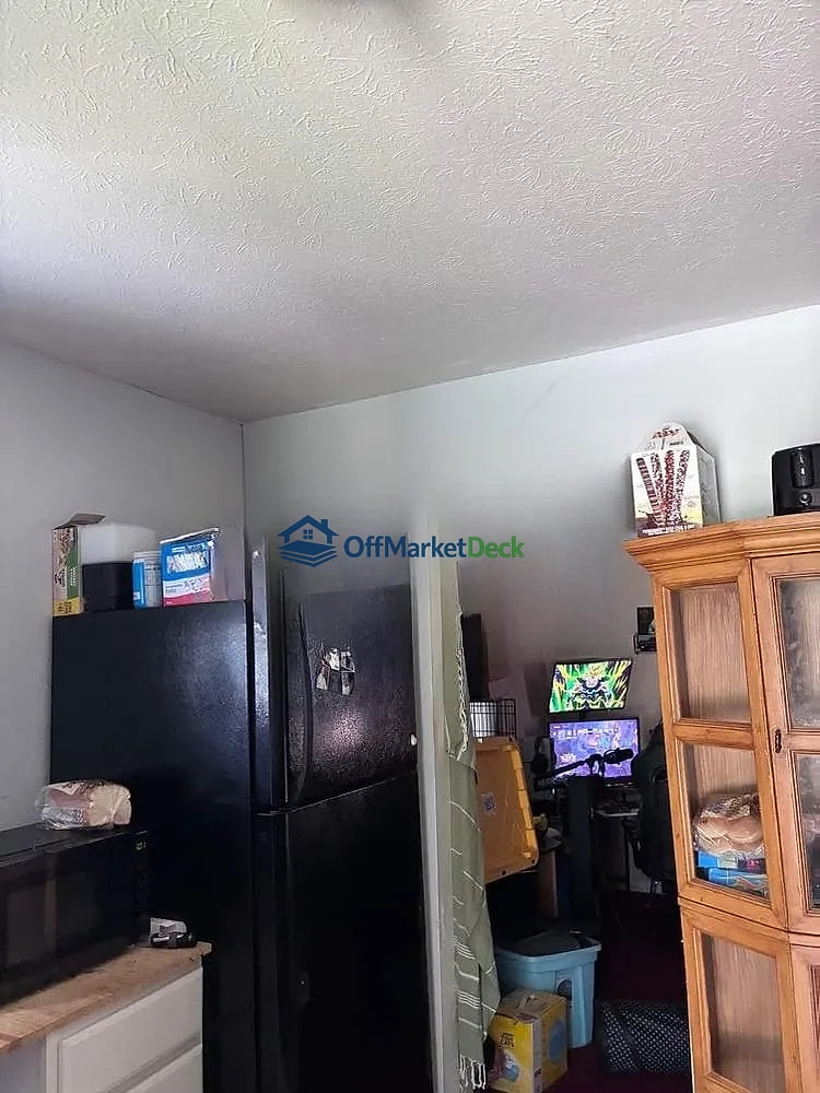 Off-market house in Newton Falls, Ohio — 4 beds, 2 baths, $27,000 — photo 6 of 8