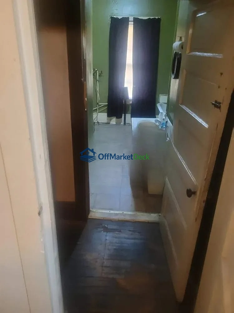 Off-market house in Shelby, North Carolina — 2 beds, 1 bath, $59,000 — photo 6 of 8
