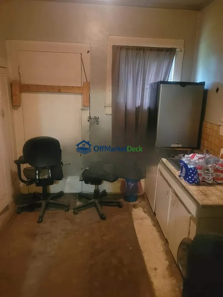 Off-market house in Shelby, North Carolina — 2 beds, 1 bath, $59,000 — photo 5 of 8