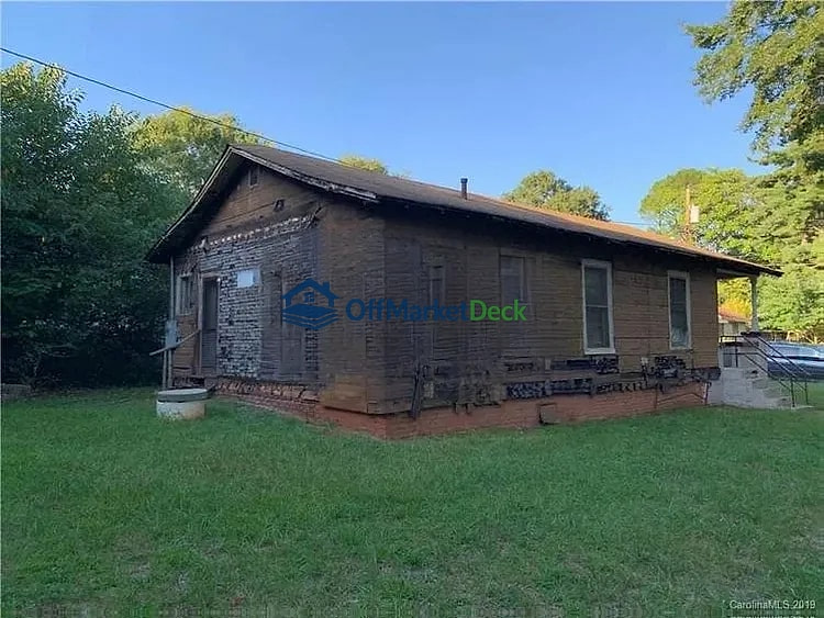 Off-market house in Shelby, North Carolina — 2 beds, 1 bath, $59,000 — photo 3 of 8
