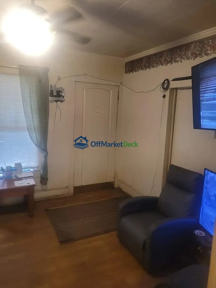 Off-market house in Shelby, North Carolina — 2 beds, 1 bath, $59,000 — photo 4 of 8