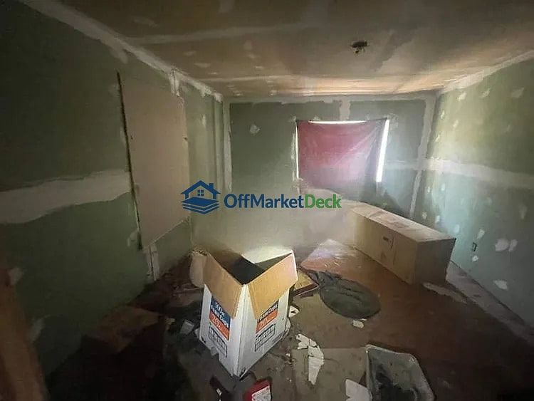 Off-market house in Birmingham, Alabama — 3 beds, 1 bath, $33,000 — photo 6 of 8