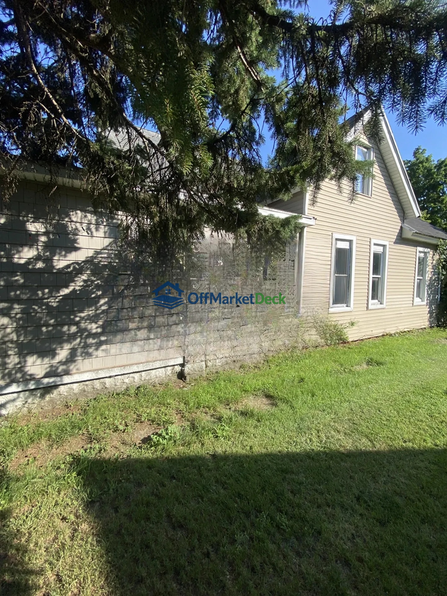 Off-market house in Fort Wayne, Indiana — 3 beds, 1 bath, $49,000 — photo 3 of 8