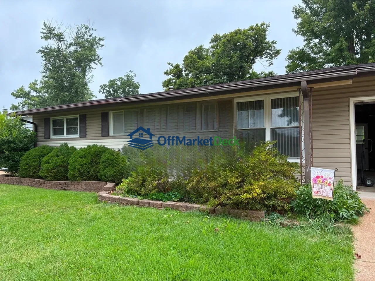 Off-market house in St. Louis, Missouri — 3 beds, 1 bath, $194,900 — photo 2 of 8