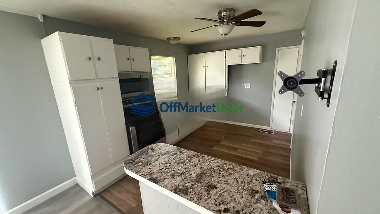 Off-market house in Florissant, Missouri — 3 beds, 1 bath, $129,900 — photo 7 of 8