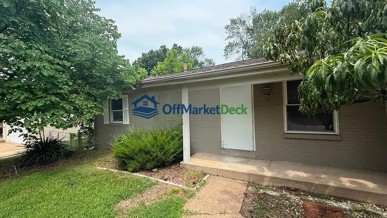 Off-market house in Florissant, Missouri — 3 beds, 1 bath, $129,900 — photo 2 of 8