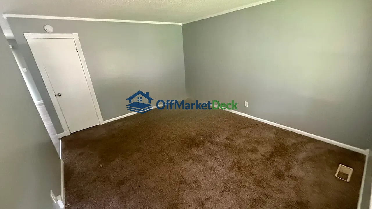 Off-market house in Florissant, Missouri — 3 beds, 1 bath, $129,900 — photo 6 of 8