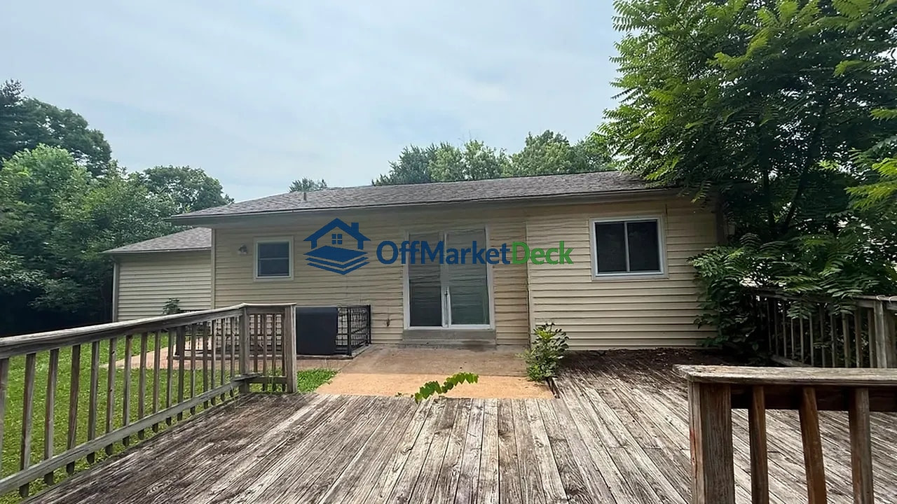 Off-market house in Florissant, Missouri — 3 beds, 1 bath, $129,900 — photo 4 of 8