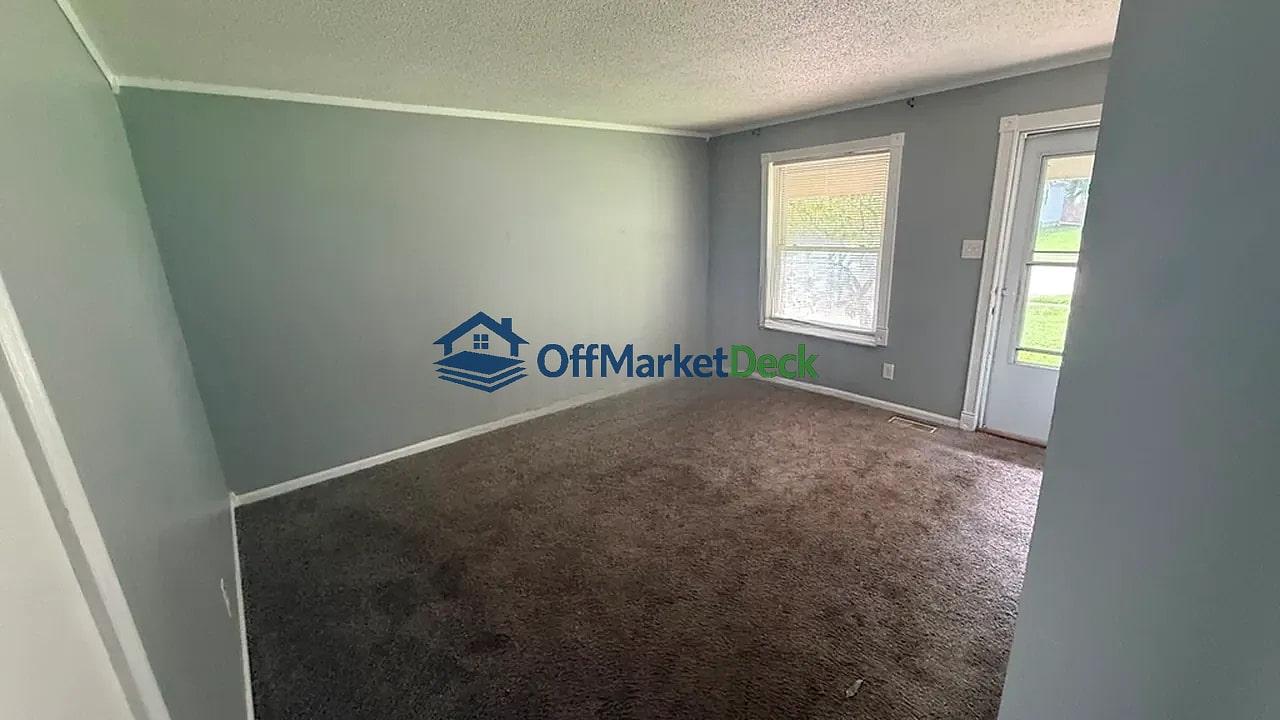 Off-market house in Florissant, Missouri — 3 beds, 1 bath, $129,900 — photo 8 of 8