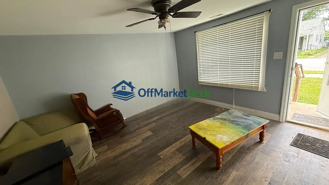 Off-market house in Pacific, Missouri — 3 beds, 1 bath, $99,900 — photo 8 of 8