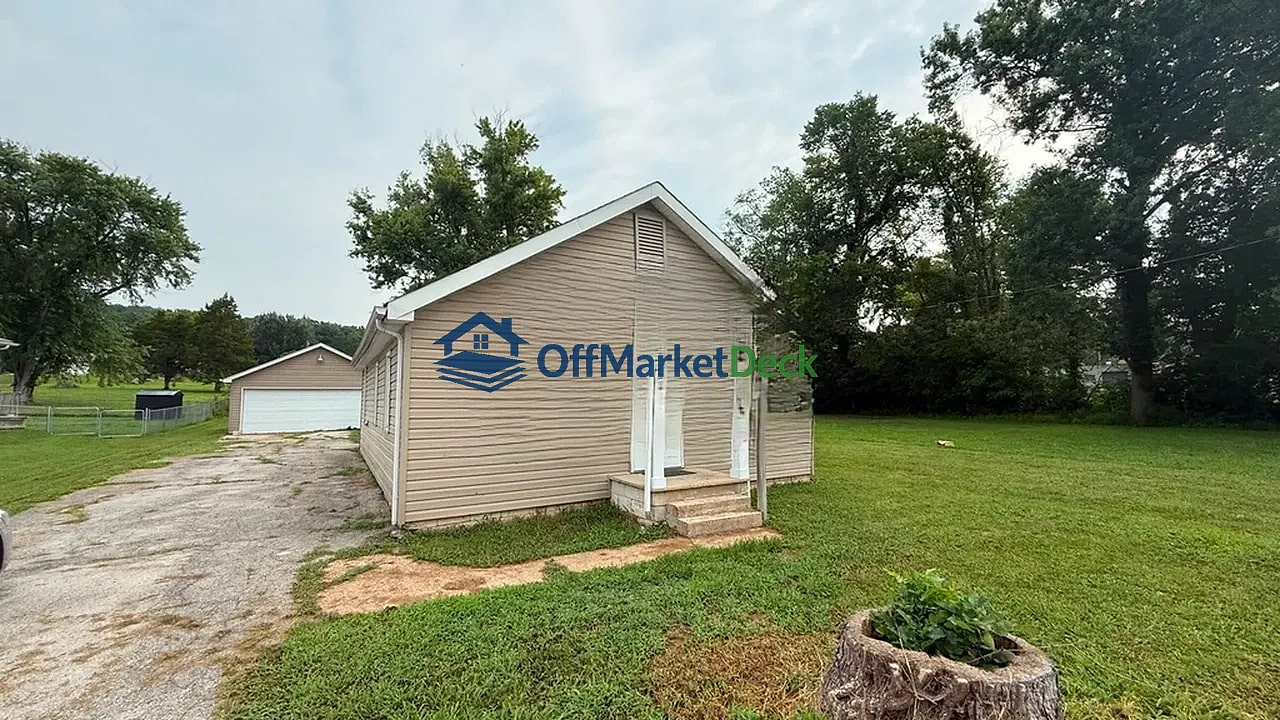Off-market house in Pacific, Missouri — 3 beds, 1 bath, $99,900 — photo 5 of 8