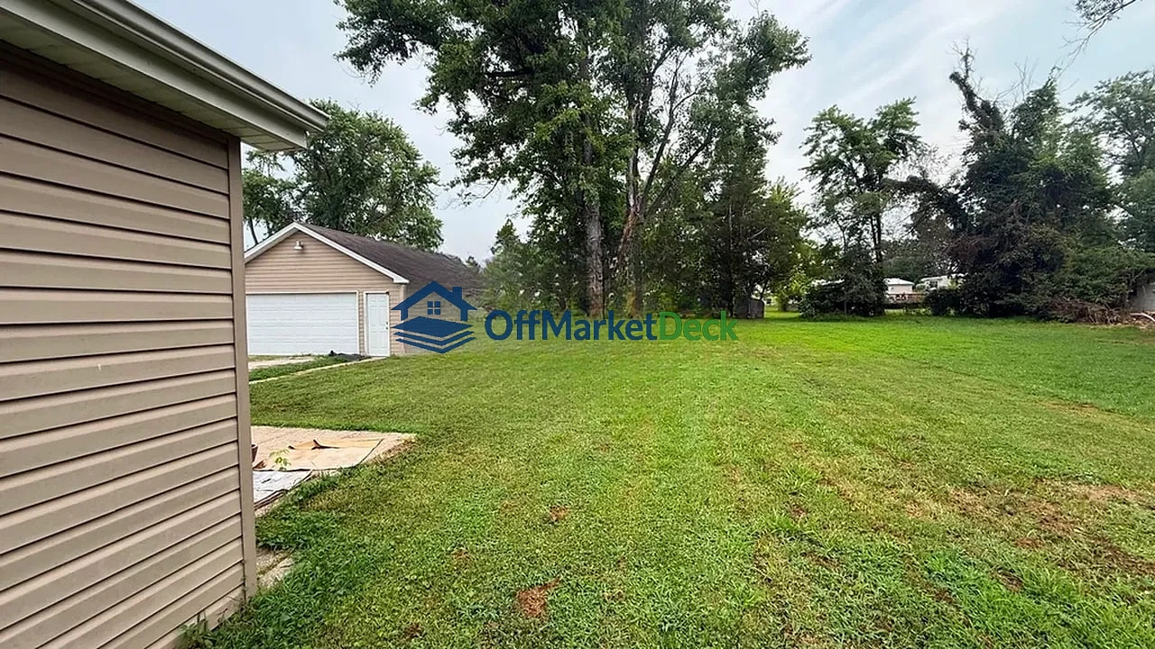 Off-market house in Pacific, Missouri — 3 beds, 1 bath, $99,900 — photo 7 of 8