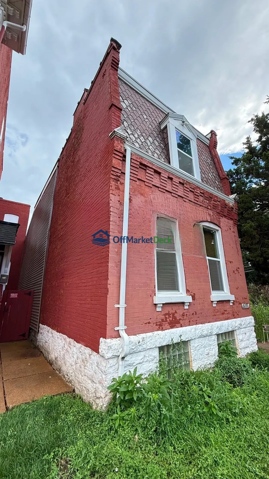 Off-market house in St. Louis, Missouri — 3 beds, 2 baths, $85,900 — photo 3 of 8