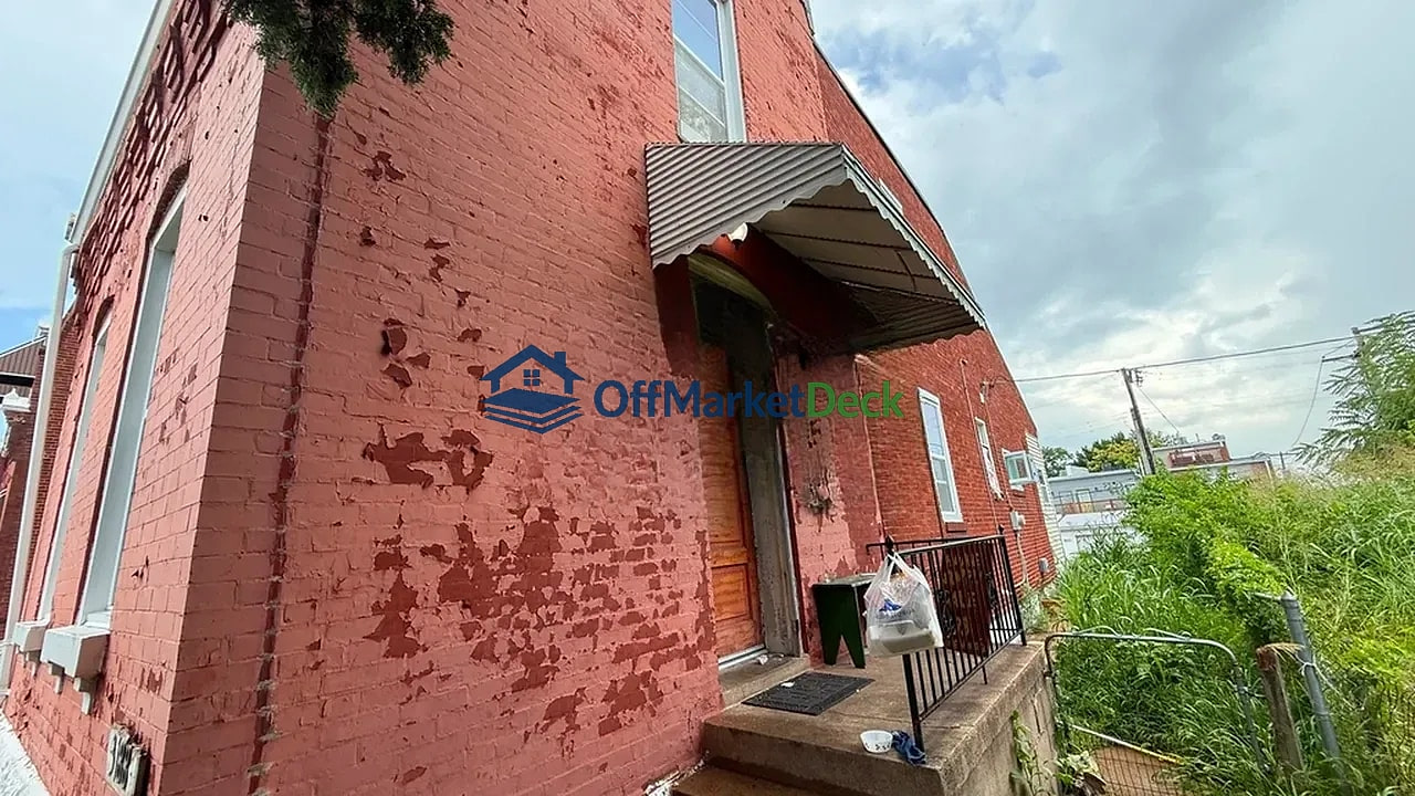 Off-market house in St. Louis, Missouri — 3 beds, 2 baths, $85,900 — photo 4 of 8