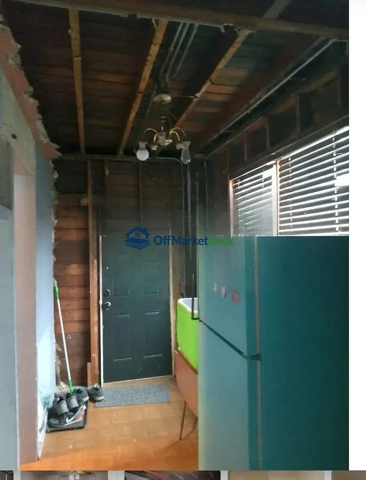 Off-market house in Gary, Indiana — 4 beds, 2 baths, $115,000 — photo 7 of 8