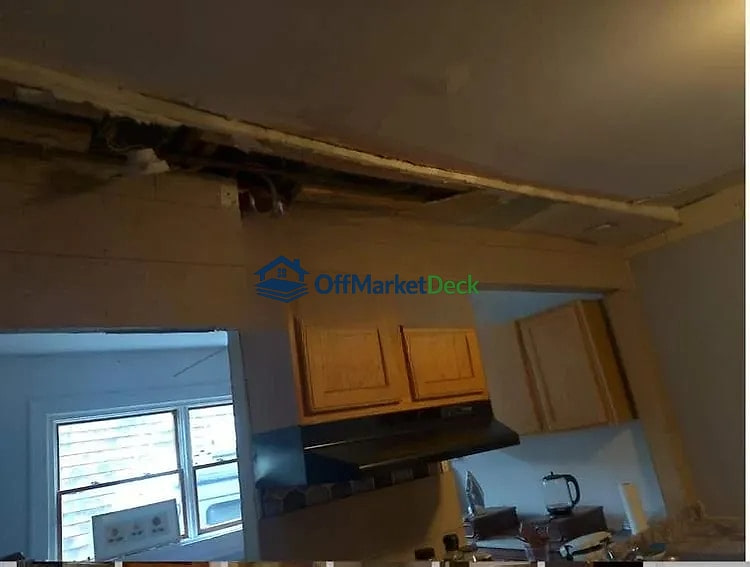 Off-market house in Gary, Indiana — 4 beds, 2 baths, $115,000 — photo 6 of 8
