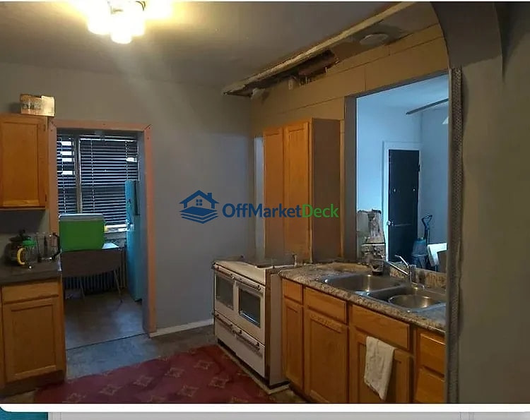 Off-market house in Gary, Indiana — 4 beds, 2 baths, $115,000 — photo 4 of 8