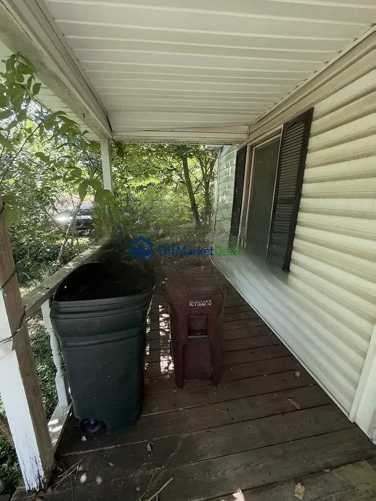 Off-market house in Somerset, Kentucky — 3 beds, 1 bath, $74,144 — photo 5 of 8