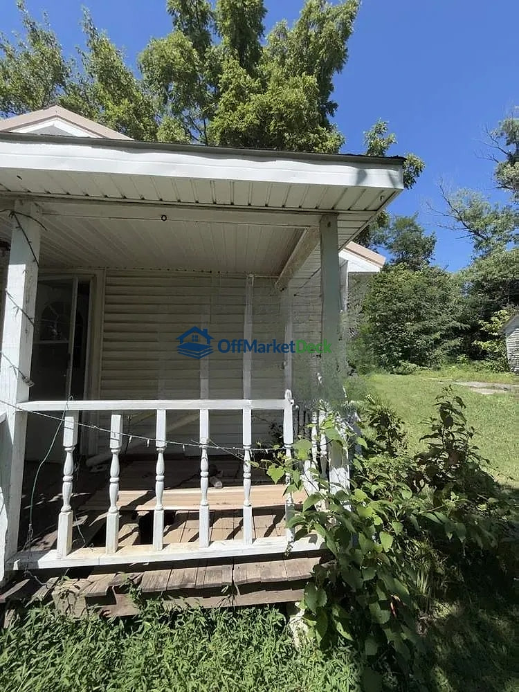 Off-market house in Somerset, Kentucky — 3 beds, 1 bath, $74,144 — photo 2 of 8