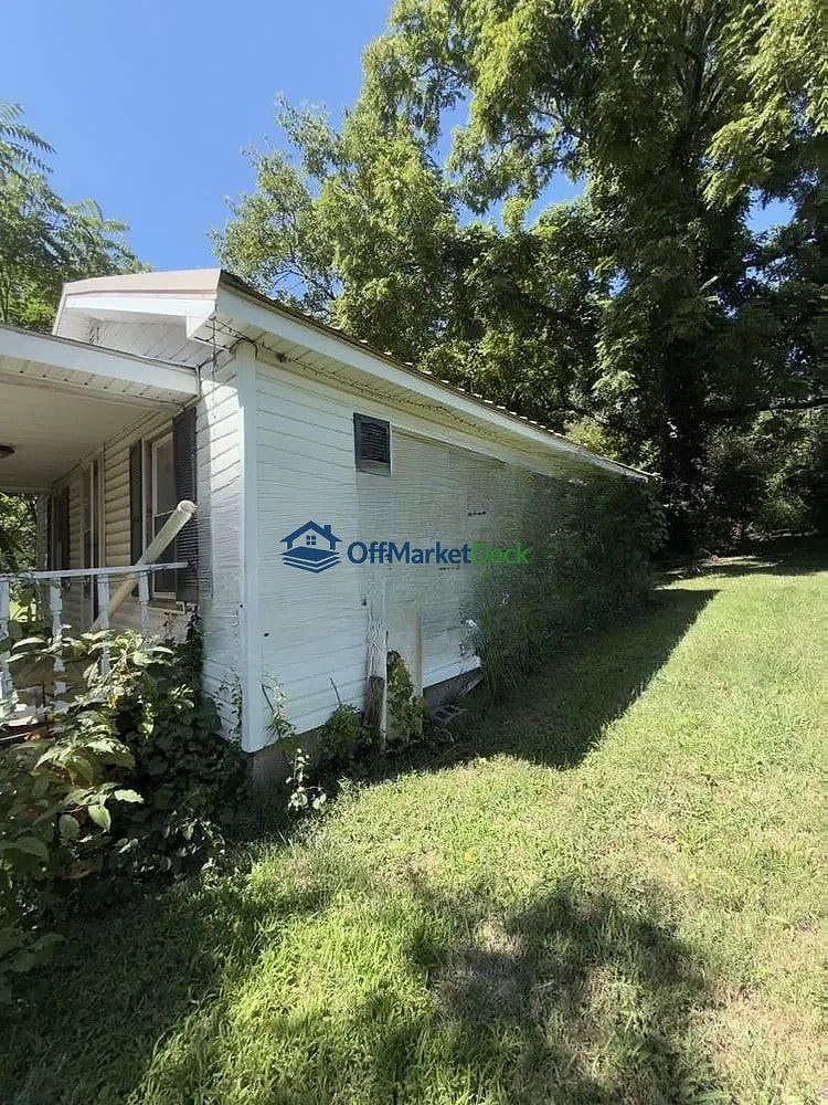 Off-market house in Somerset, Kentucky — 3 beds, 1 bath, $74,144 — photo 3 of 8