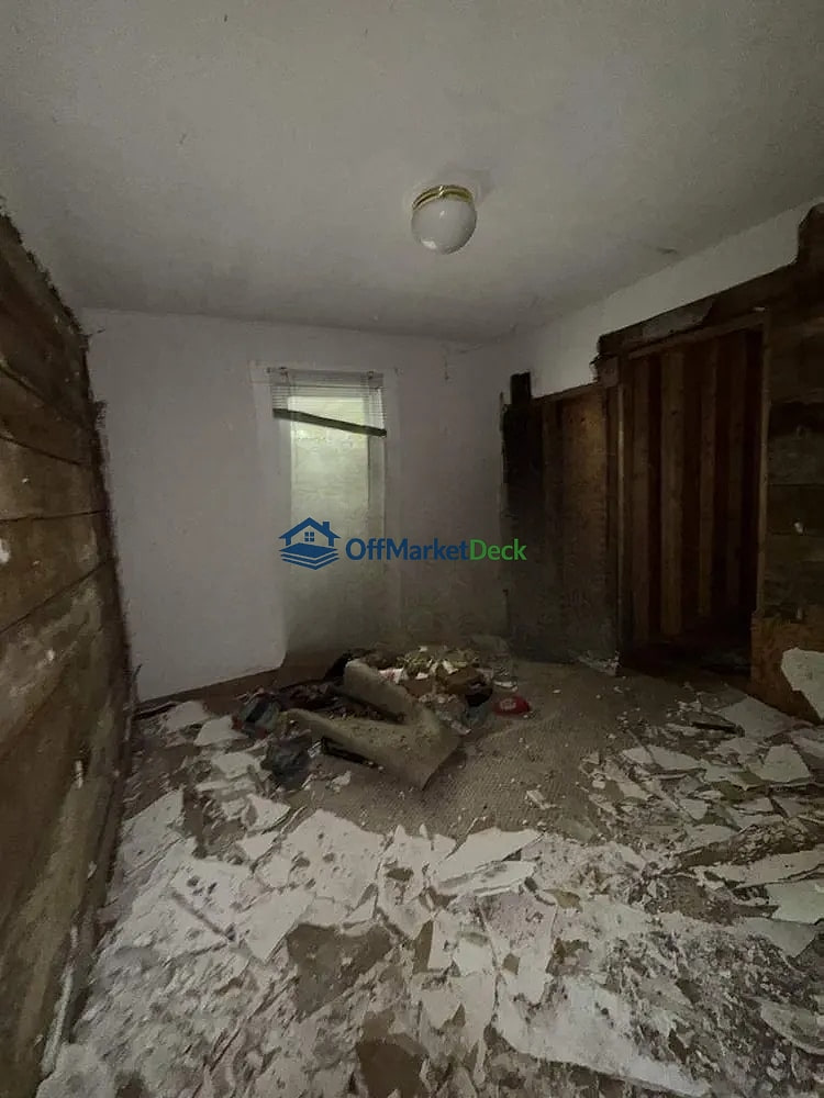 Off-market house in Somerset, Kentucky — 3 beds, 1 bath, $74,144 — photo 7 of 8