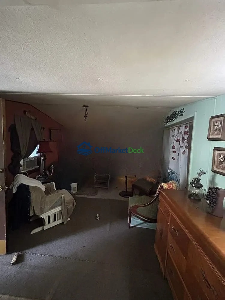 Off-market house in Sumiton, Alabama — 2 beds, 1 bath, $40,000 — photo 7 of 8