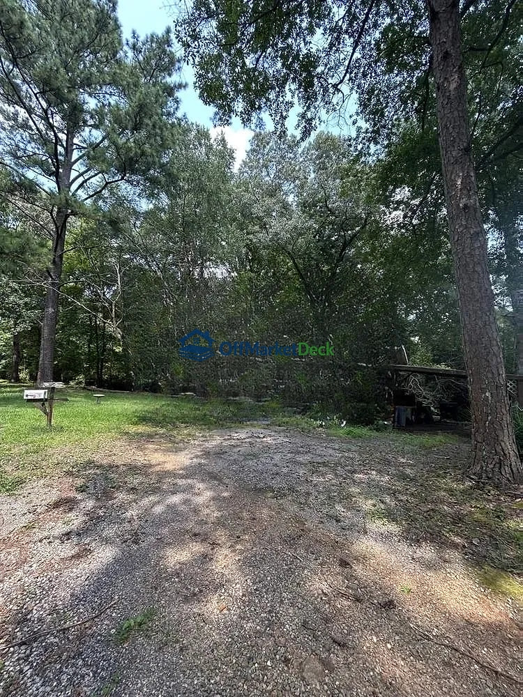 Off-market house in Sumiton, Alabama — 2 beds, 1 bath, $40,000 — photo 2 of 8