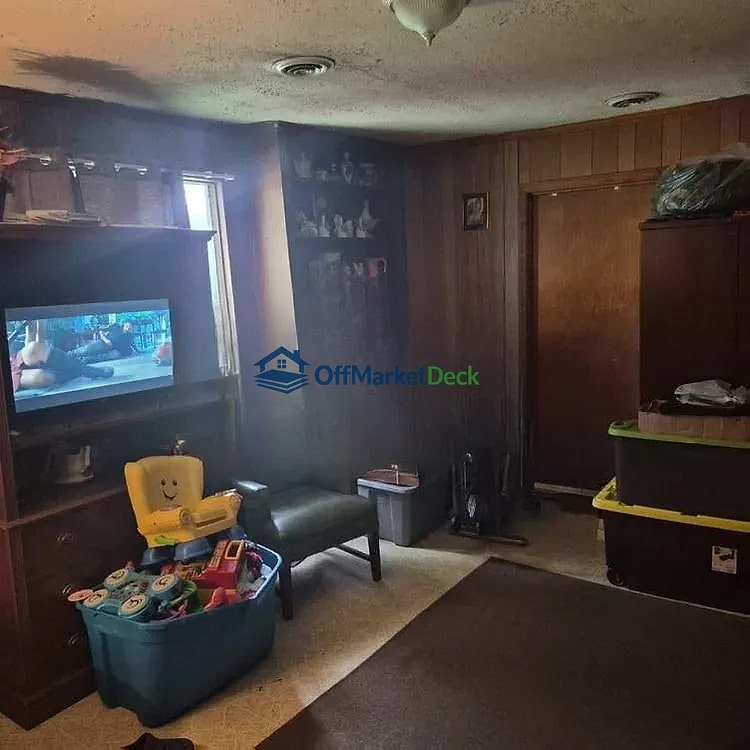 Off-market house in Florence, South Carolina — 3 beds, 1 bath, $55,950 — photo 3 of 8