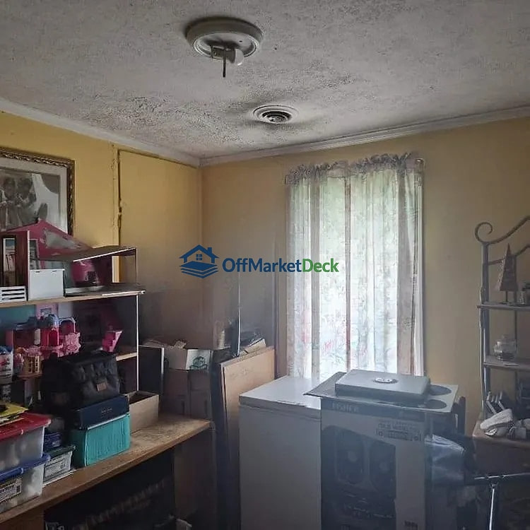 Off-market house in Florence, South Carolina — 3 beds, 1 bath, $55,950 — photo 5 of 8