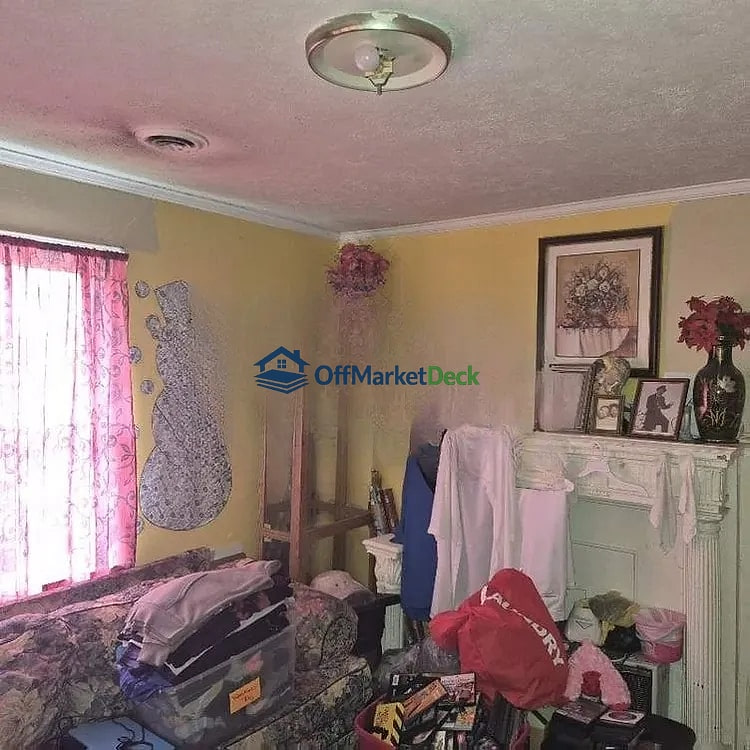 Off-market house in Florence, South Carolina — 3 beds, 1 bath, $55,950 — photo 6 of 8
