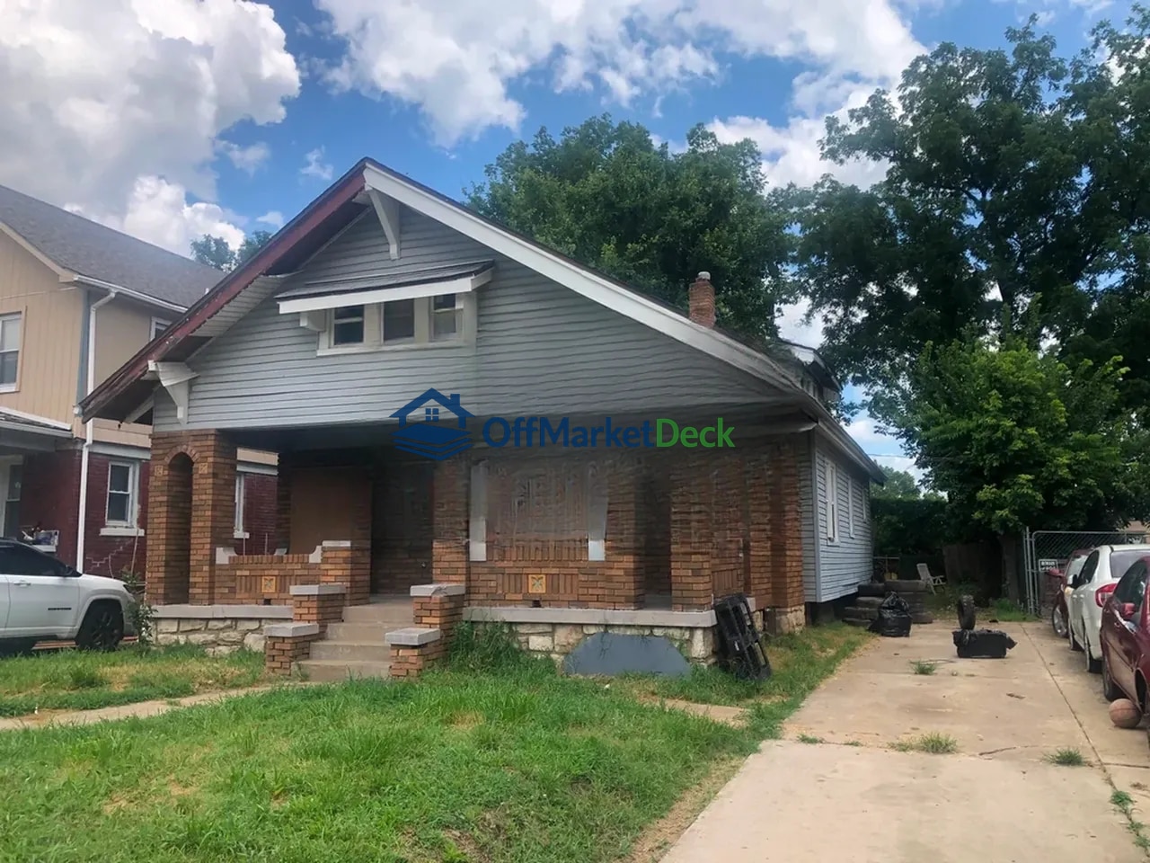 Off-market house in Kansas City, Missouri — 3 beds, 1.5 baths, $64,900 — photo 3 of 8