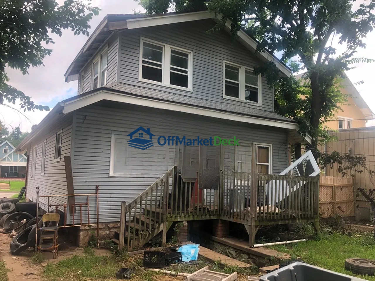 Off-market house in Kansas City, Missouri — 3 beds, 1.5 baths, $64,900 — photo 2 of 8
