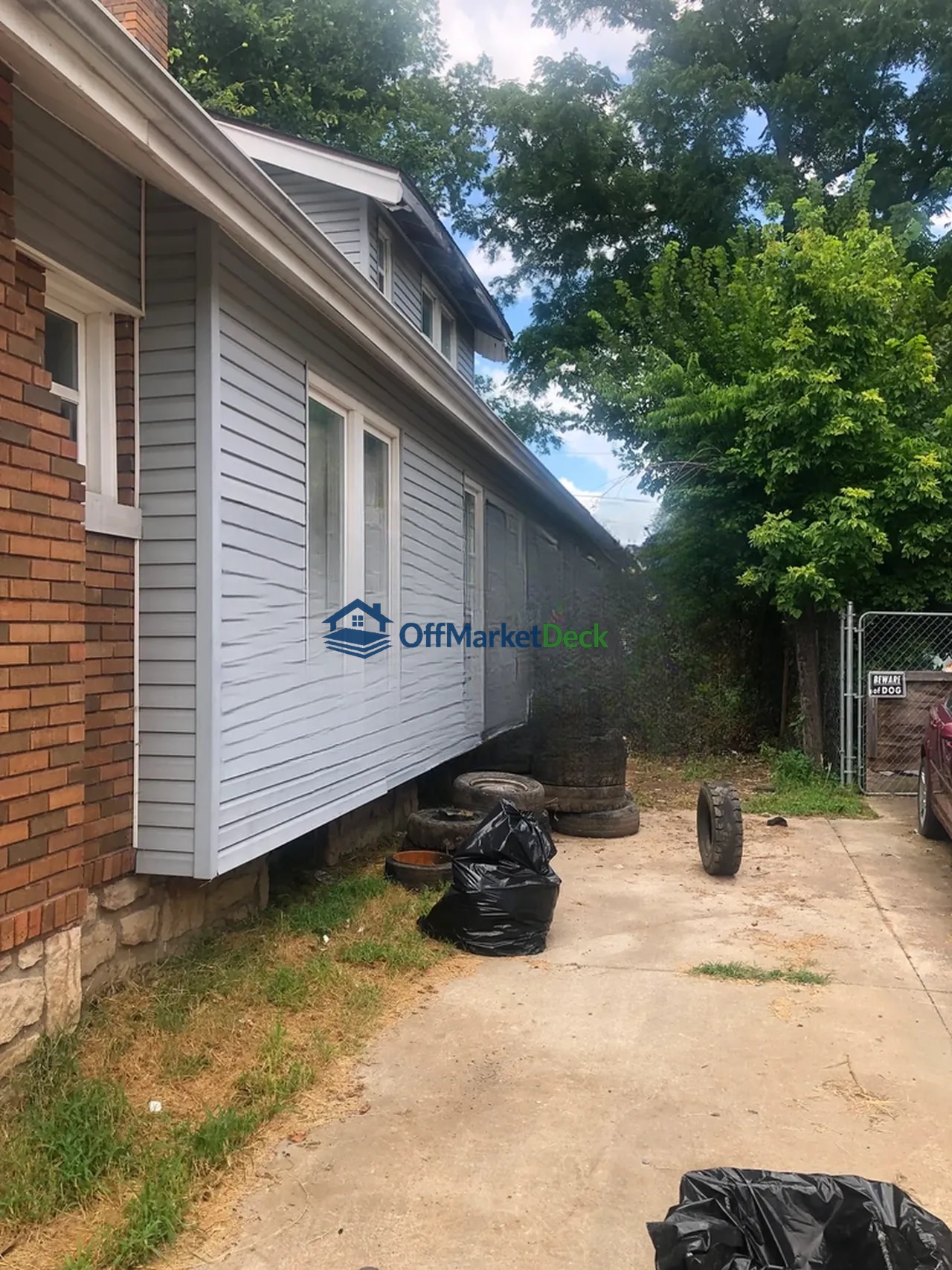 Off-market house in Kansas City, Missouri — 3 beds, 1.5 baths, $64,900 — photo 4 of 8