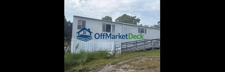 Off-market house in Carrabelle, Florida — 2 beds, 2 baths, $75,000 — photo 2 of 8