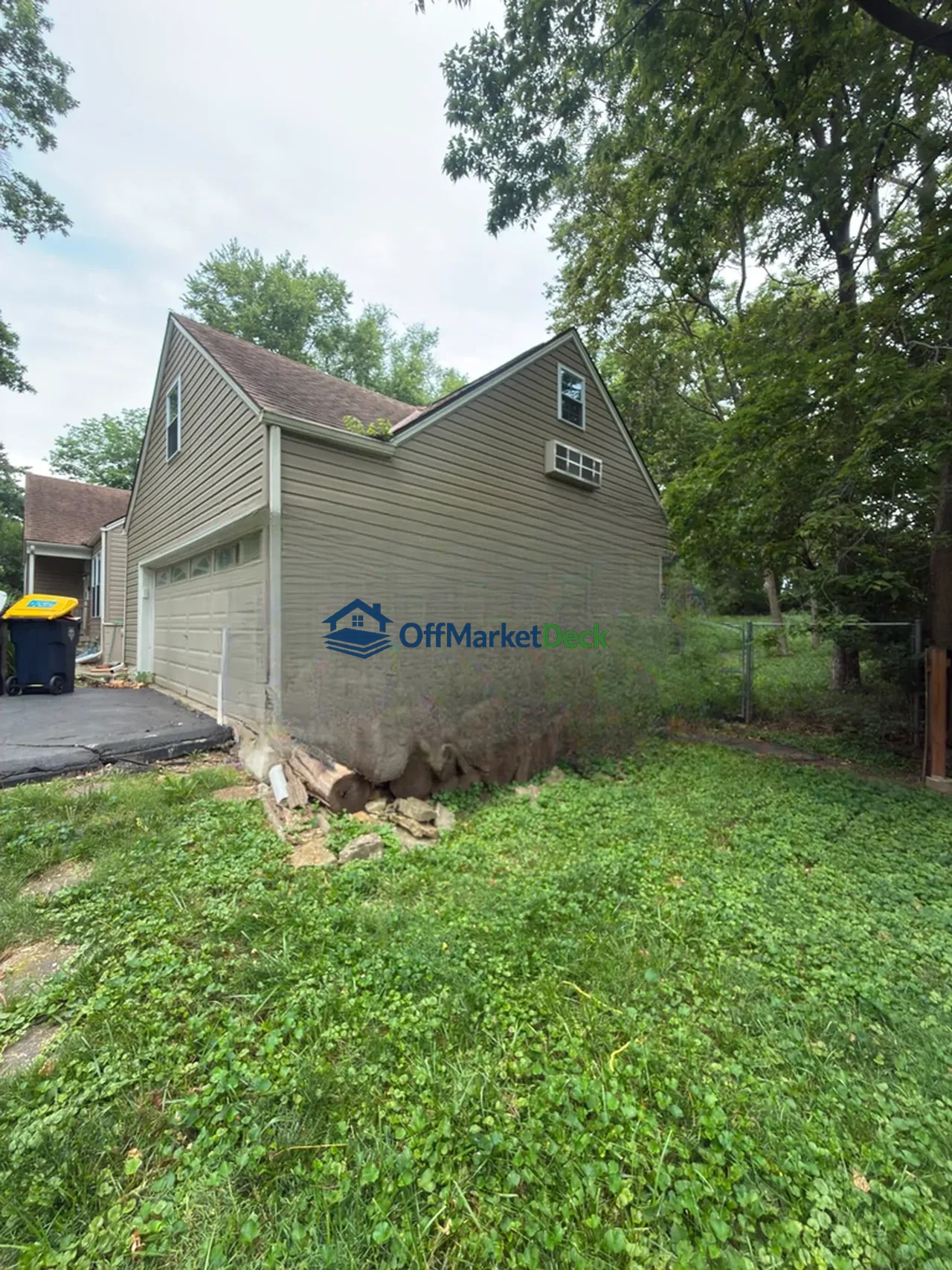 Off-market house in Kansas City, Missouri — 4 beds, 2 baths, $144,900 — photo 2 of 8